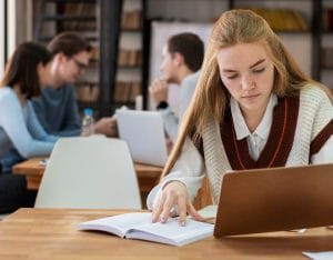 Constitución Española para Opositores. Curso definitivo para brillar en los exámenes.